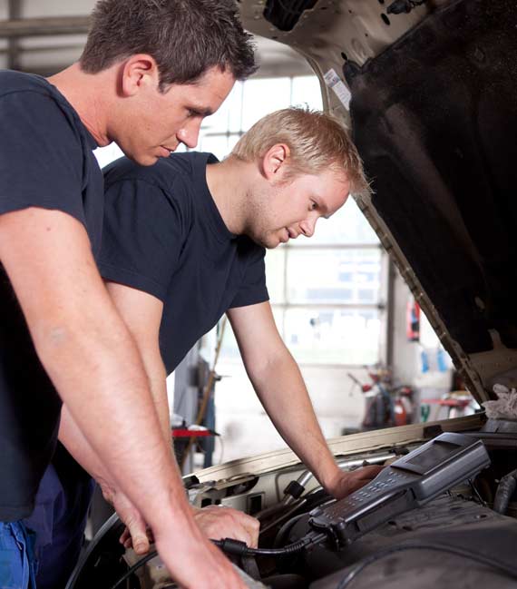 Chez La Nerthe Pneus, nos garagistes expérimentés prennent en charge l’entretien courant de votre véhicule